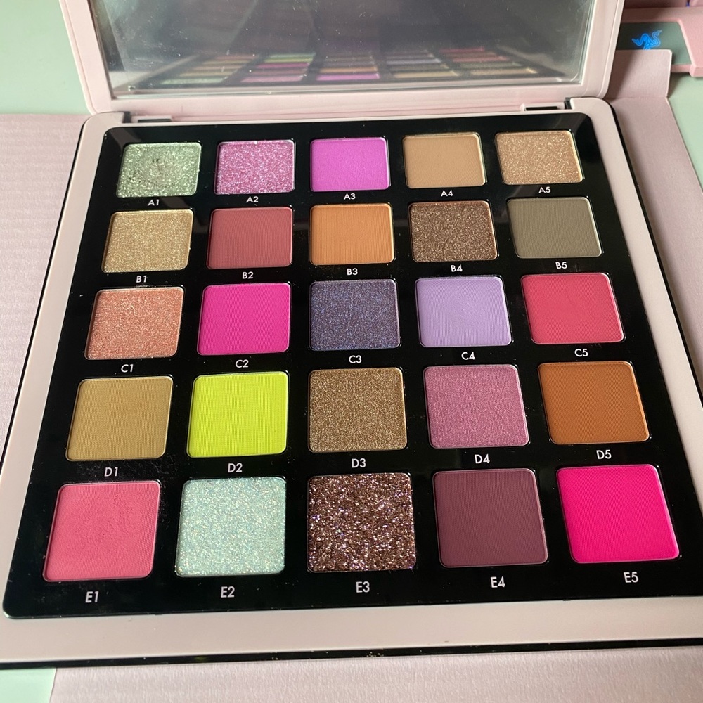 ABH NORVINA Pro Pigment Palette Vol 4